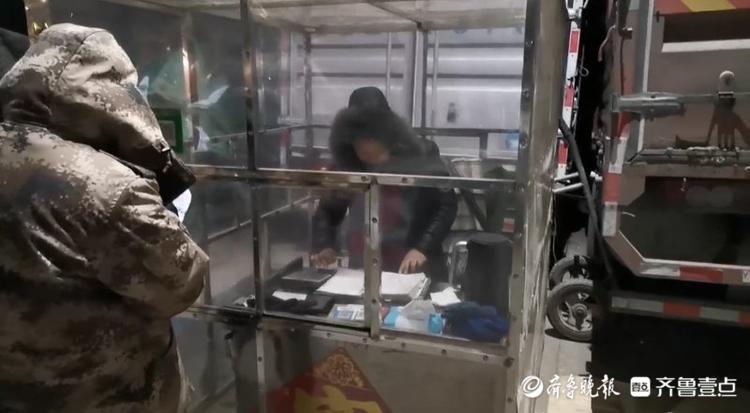 寒战|给蔬菜盖棉被，枣庄菜贩：菜比人娇贵更需要保暖