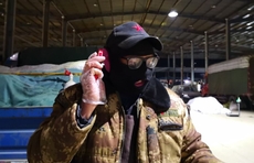 “这就是我们的生活”枣庄极寒天气下的菜农：摸黑给菜保暖