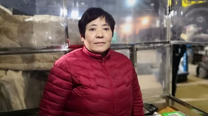 玻璃罩下的收银台，严寒天气下枣庄菜商们亮“大招”