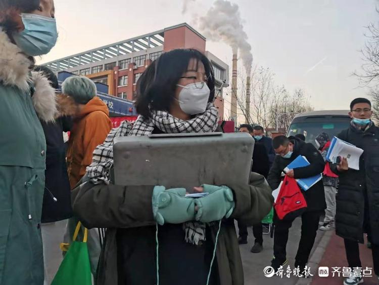 艺考直击：学生迎着朝霞进入考点，实现自己彩色的艺考梦