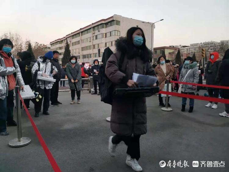 艺考直击：学生迎着朝霞进入考点，实现自己彩色的艺考梦