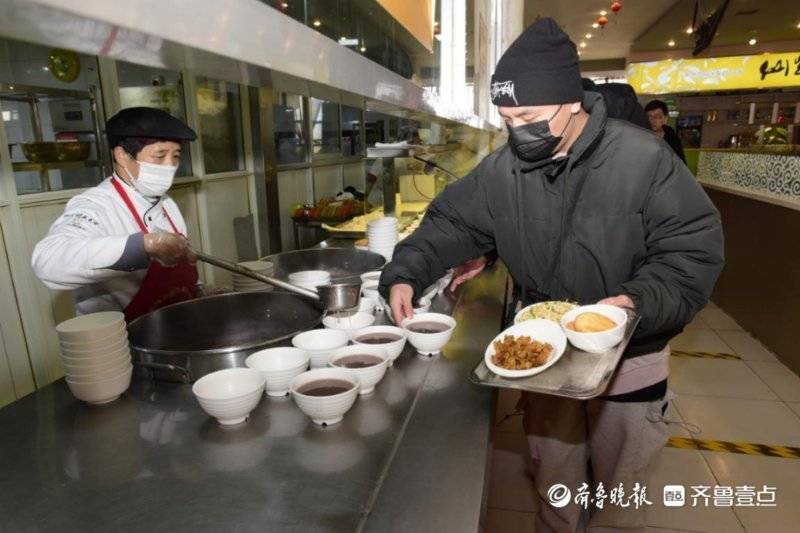 同“粥”共济，山科大用热腾腾的腊八粥温暖留校学子心