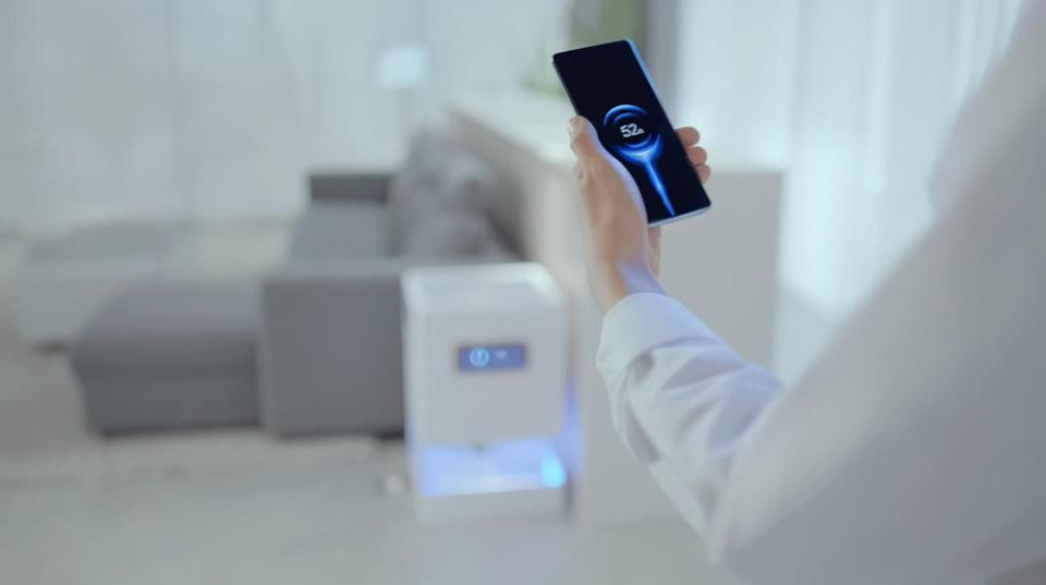 中国手机厂商首秀隔空充电技术