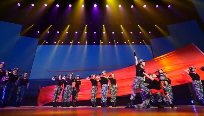 2021年“情暖军休”端上春晚丨《时刻准备着》