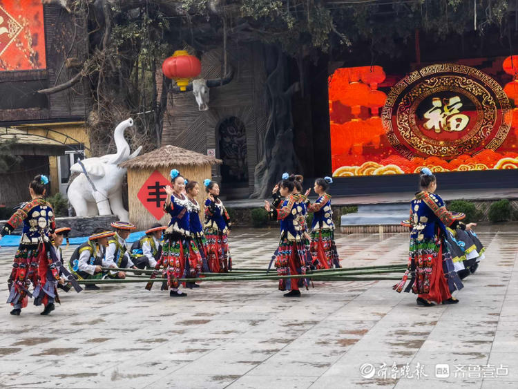 就地过年•春在身边|壹粉游九顶塔民族风情园，舞龙舞狮年味十足