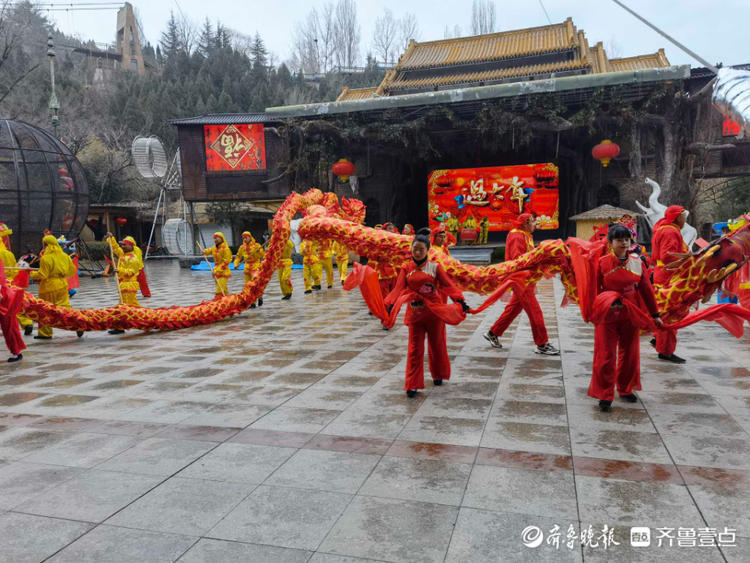 就地过年•春在身边|壹粉游九顶塔民族风情园，舞龙舞狮年味十足