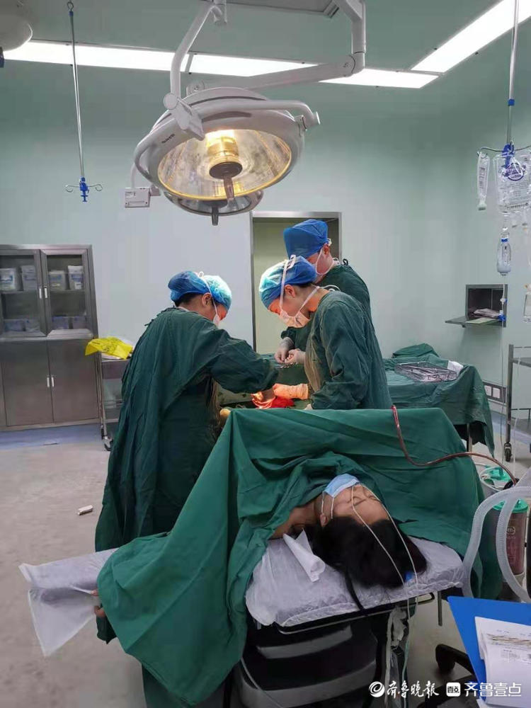 值班大夫就领进来一个孕妇,"37 1周,g2p1,胎膜早破,羊水过少,帆状胎盘