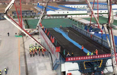潍烟铁路全线首孔箱梁浇筑完成