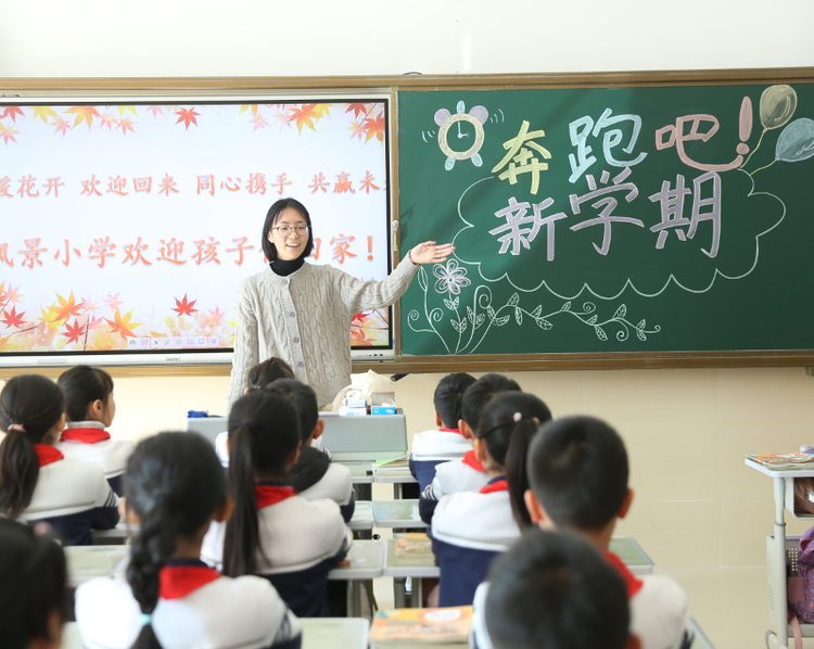 3月1日，山东中小学陆续返校开学。开学第一课怎么上？学校做了哪些准备工作？壹点记者与你一起见证新学期、新气象。