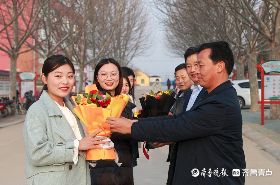 莒县桑园二中举行浓浓感恩心暖暖女神节系列活动