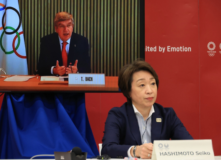 东京奥组委20日宣布，海外观众将被禁止入境日本观看今年夏天举行的奥运会和残奥会，以防止可能出现的新冠肺炎疫情传播。东京奥组委主席桥本圣子表示，最终入场的本土观众人数，将在4月底之前宣布。