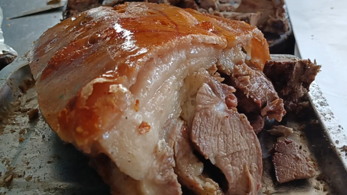 果然视频|皮酥肉嫩食而不腻，伍忠号黄家烤肉为什么火爆线上线下