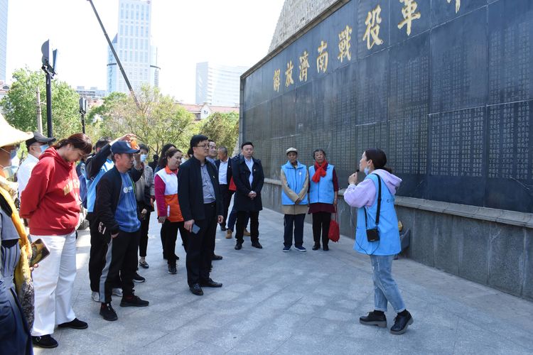 社會組織培育發展中心黨支部書記王文林帶隊參觀濟南市解放戰爭紀念館