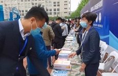 现场来了110家企业,“军岗日”退役军人专场招聘会受欢迎