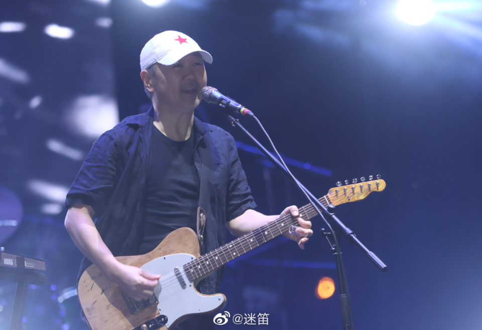 崔健济南迷笛变身“指挥家”，现场定制“摇滚指南”