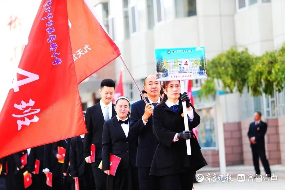 牟平育英艺术中学前身为牟平师范学校,后改为牟平一中育英校区,2015年