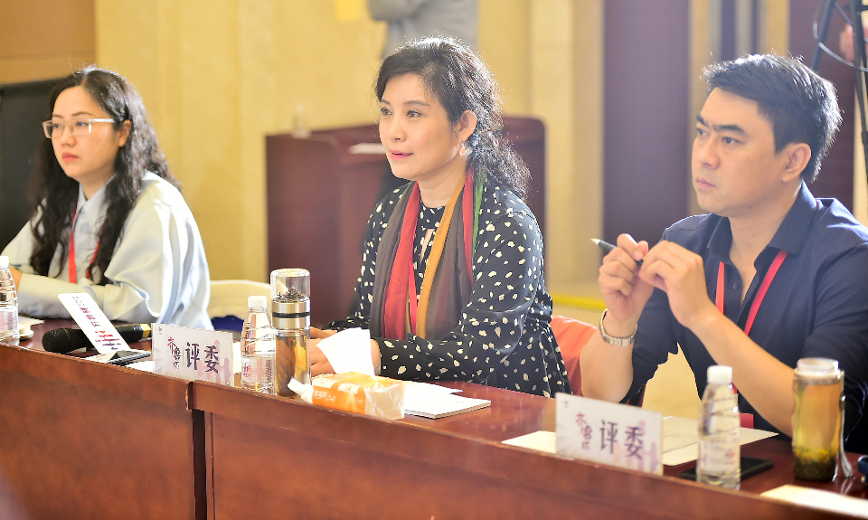 评委们赞扬小选手们选题涉猎广,社会责任感强,少年们未来可期