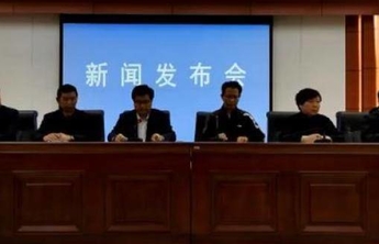 甘肃马拉松发布会现场向遇难者默哀，白银市长：深感内疚自责