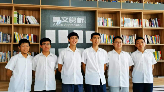 学霸被国内顶尖大学录取背后：寒暑假埋进书堆，“厚着脸皮”逆袭