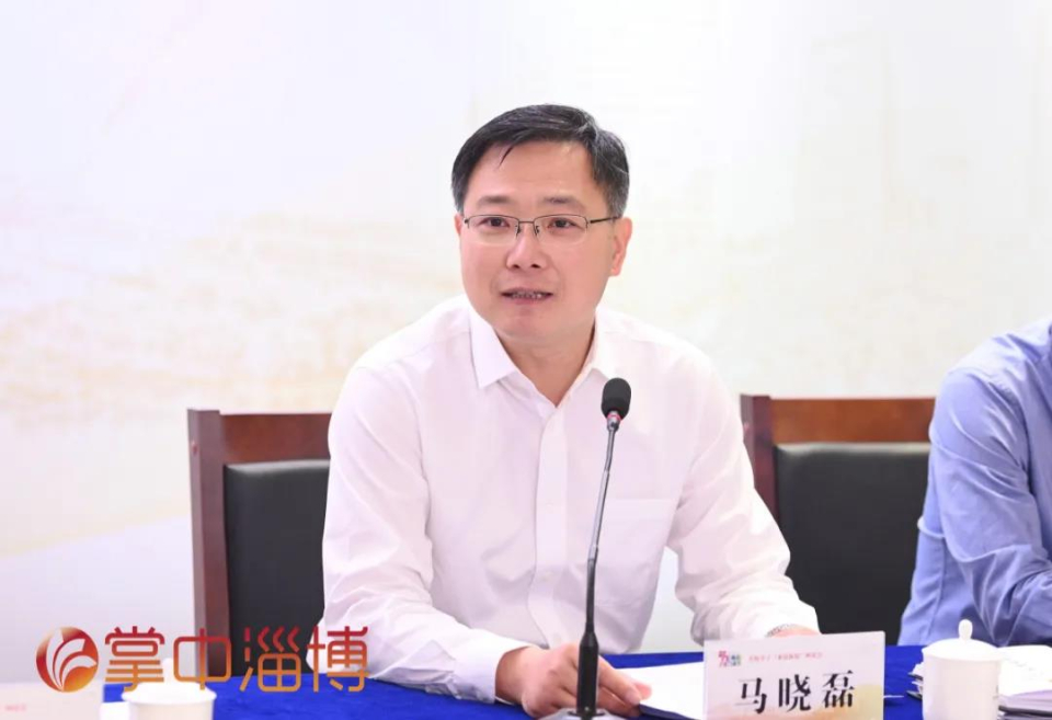 淄博市委书记市长与200名大学生面对面交流