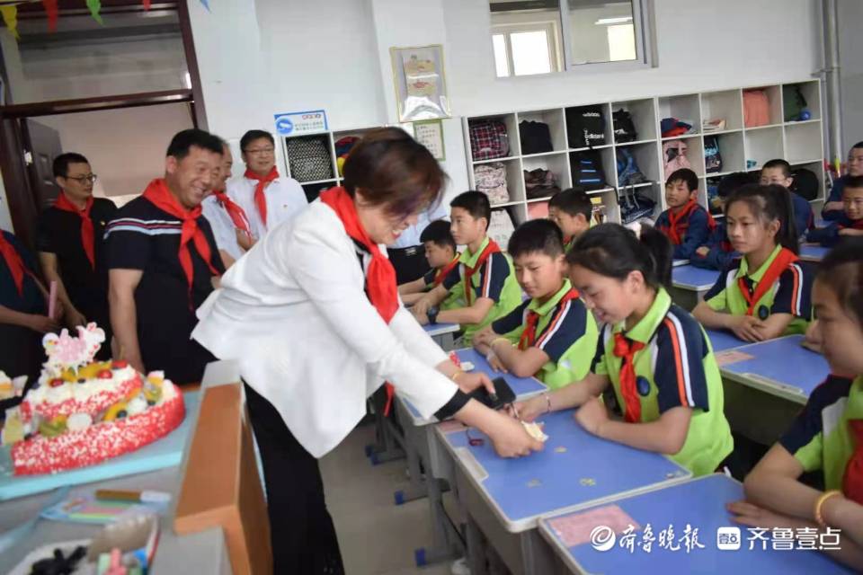 莒县安庄镇中心小学举办六一国际儿童节庆祝大会