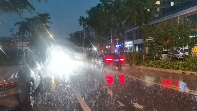 壹直播 | 入汛以来首场降雨来袭！壹点记者直击强对流天气