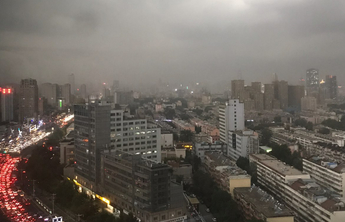 热闻|山东迎强对流天气！网友：骑自行车下坡，差点给我吹停了