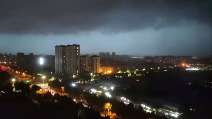 果然视频丨狂风大作！暴雨、雷电携10级大风已至淄博