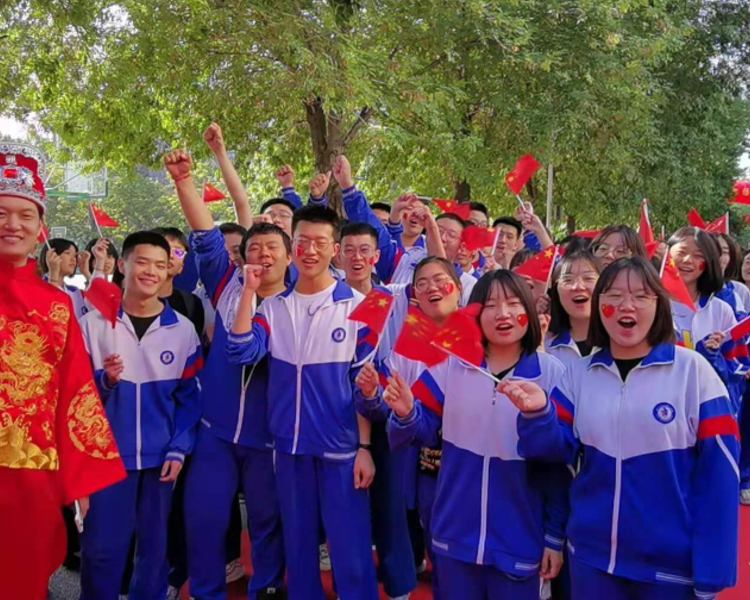 6月4日上午，山东省实验中学、济南外国语学校、济南一中2021届高三毕业典礼举行，预祝孩子们高考胜利！