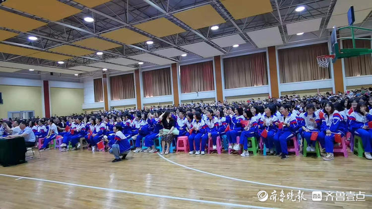 毕业典礼上，济南一中老师们为高考生留下祝福！