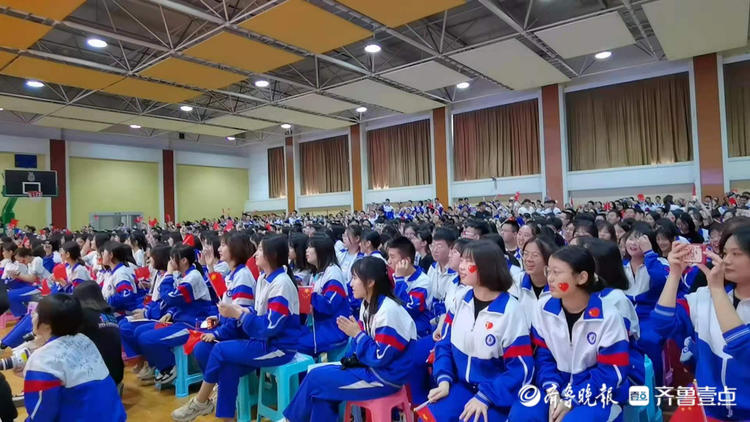 毕业典礼上，济南一中老师们为高考生留下祝福！