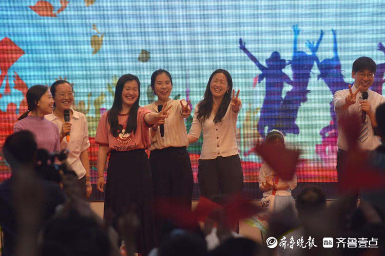 高三老师花样祝福考生，一扫平日严肃萌翻全场