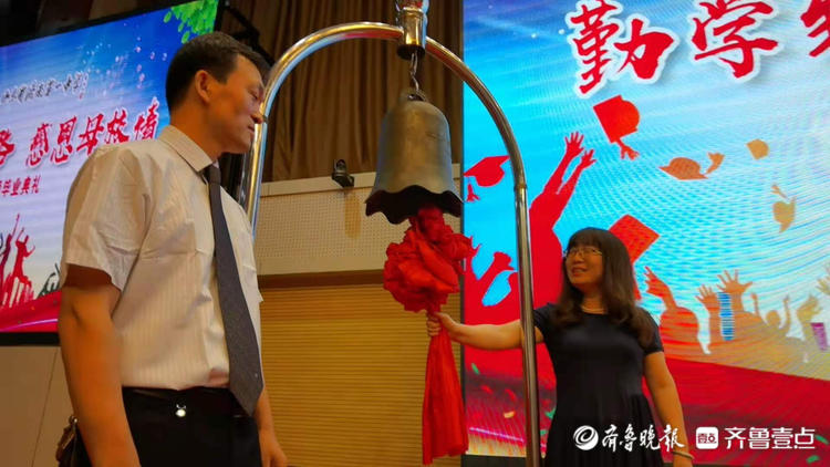 毕业典礼上，济南一中老师们为高考生留下祝福！