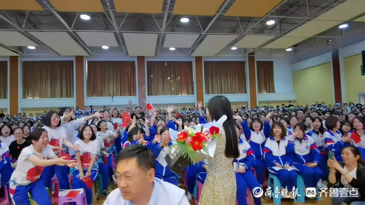 毕业典礼上，济南一中老师们为高考生留下祝福！