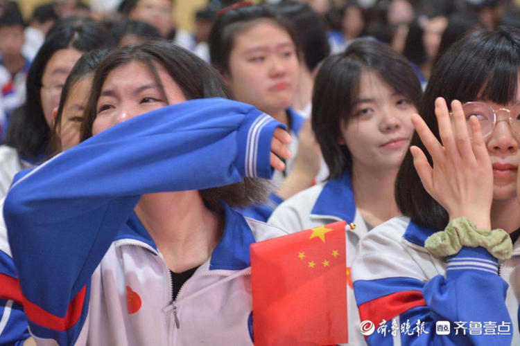 宣誓、叮嘱、期望！济南一中毕业典礼上欢笑和眼泪起飞