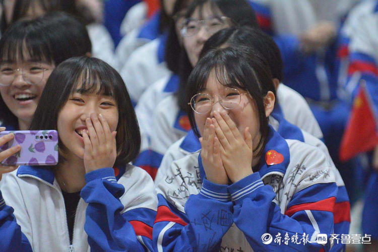 宣誓、叮嘱、期望！济南一中毕业典礼上欢笑和眼泪起飞