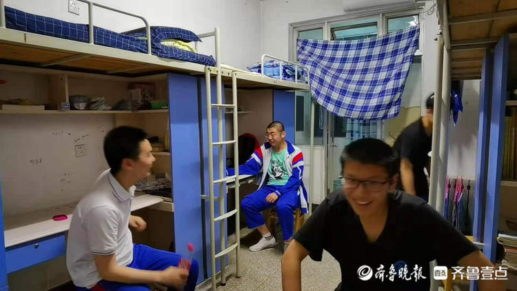 谢谢老师三年的教诲，我爱你们！济南一中高三学子为老师送祝福！