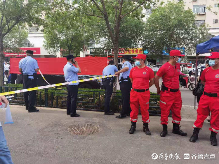 赢接·未来丨德州公安交警、志愿者等为高考生保驾护航