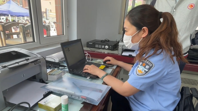 果然视频丨考生身份证丢失，民警快速制证助考