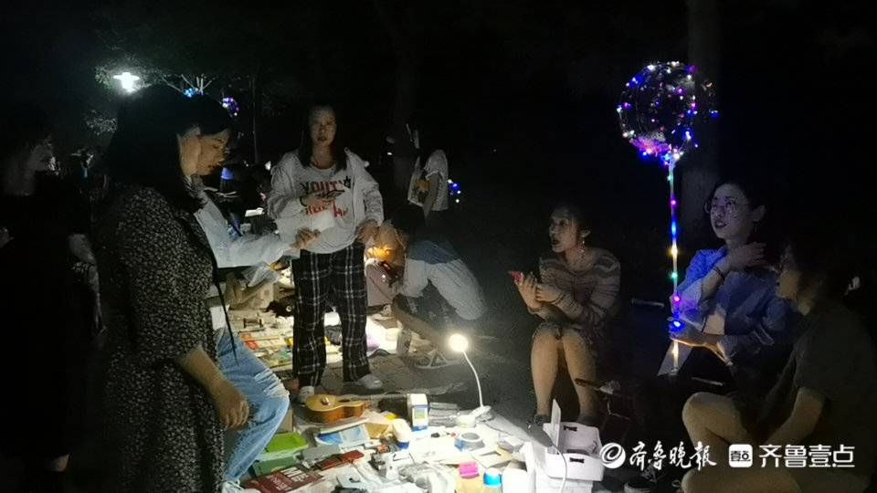 夏至未至，应届生在跳蚤市场上告别大学生活