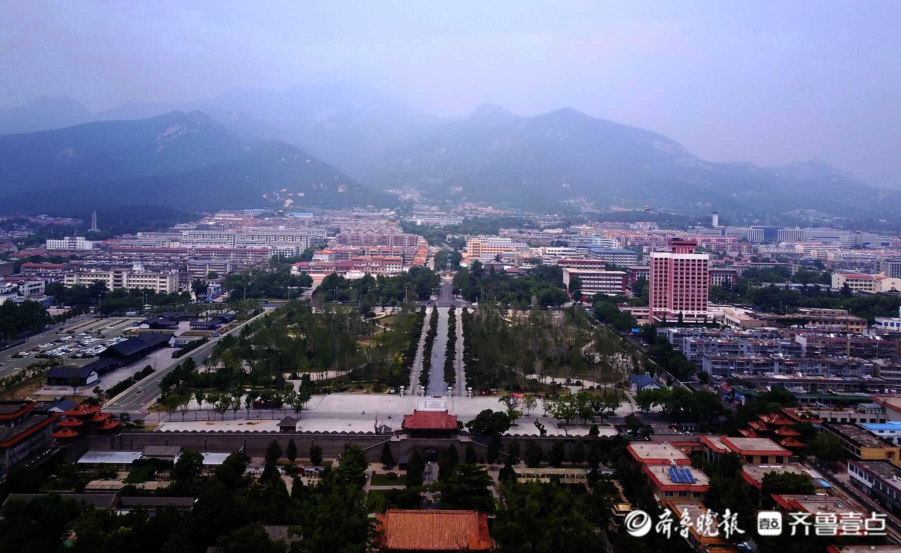 神聖莊嚴大方航拍泰山中軸線上的岱廟盛夏美景