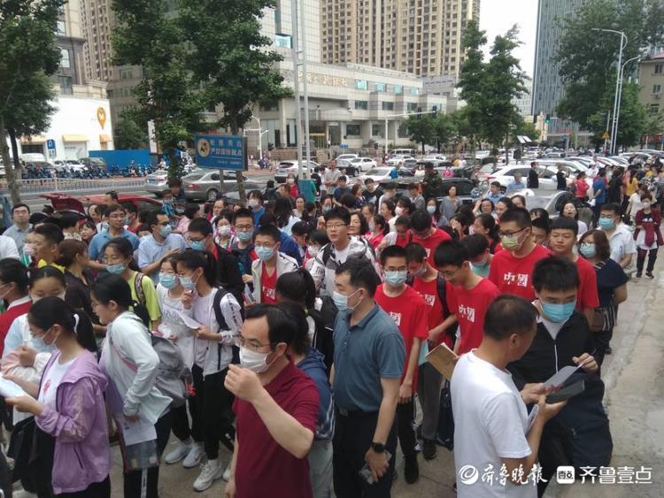 高考报名人数1071万_福建高考人数一本人数_2019年广东高考人数各科人数