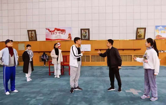 京剧《燕翼堂》导演周龙： 期望凤凰涅槃的故事能成为红色经典