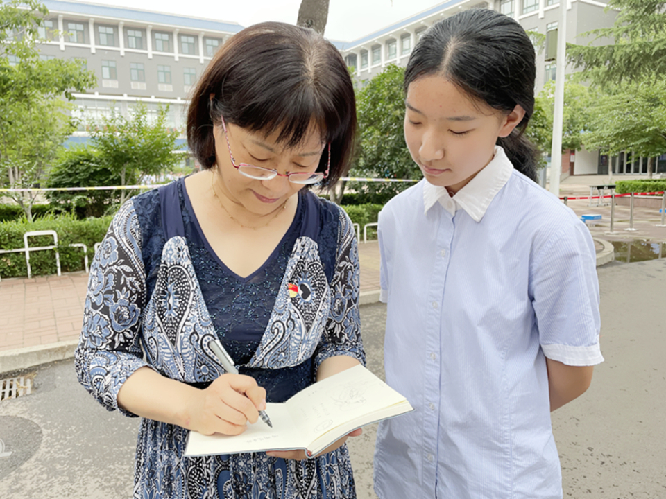 济南燕山中学老师照片图片