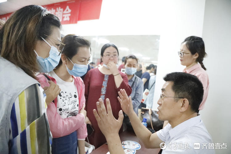 招生学校现场答疑解惑！烟台市中考招生政策宣讲咨询会成功举办