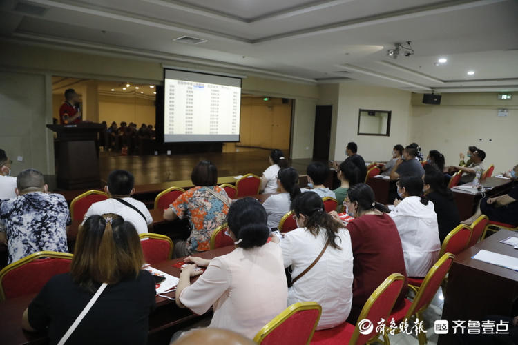 招生学校现场答疑解惑！烟台市中考招生政策宣讲咨询会成功举办