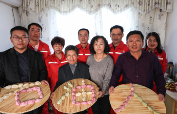 《油田新事》海报｜黄河入海口，一家三代见证油田“创业史”