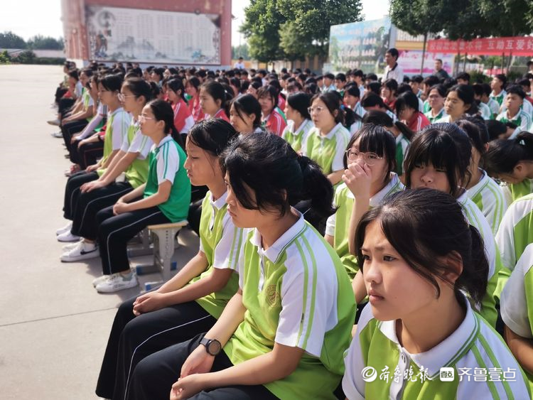 定陶区山大附中实验学校与仿山镇学区举办联盟学校揭牌仪式