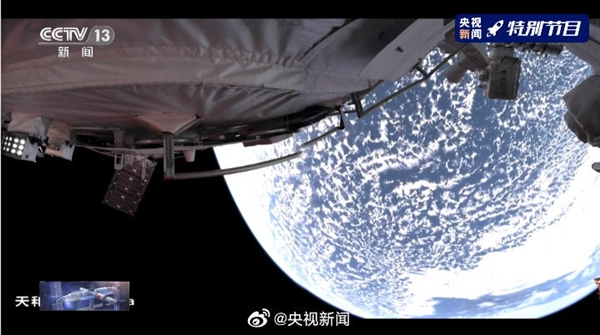 中国空间站航天员成功出舱！全景相机拍到地球绝美画面