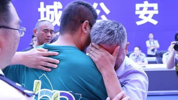 果然视频|郭刚堂被拐儿子：再喊爸妈，已过24年！